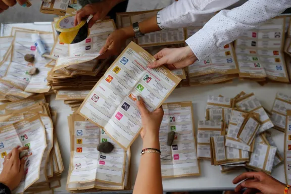 Elecciones: Alertan sobre campañas de desinformación a través de redes sociales y con uso de IA