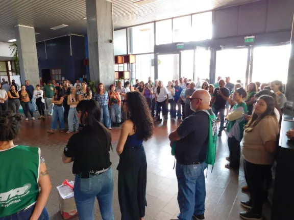 Los trabajadores agrupados en ATE llevaron a cabo asambleas en sus lugares de trabajo.