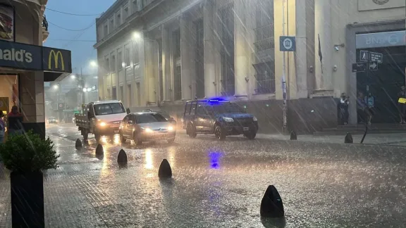 El SMN emitió una alerta naranja para la madrugada de este sábado en toda la provincia.