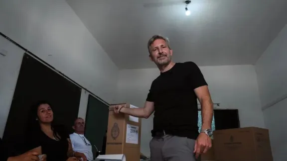 Frigerio votó en familia y destacó que “a pesar de las dificultades, es una gran oportunidad que nos brinda la democracia”.