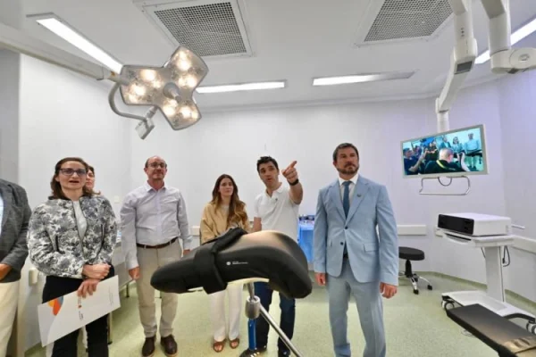 Torres inauguró el hospital más moderno de la Patagonia en Trelew.