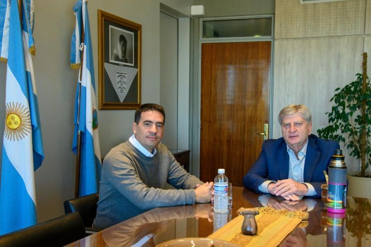 “Después de reunirse con Milei, Ziliotto inicia el diálogo político en La Pampa.”